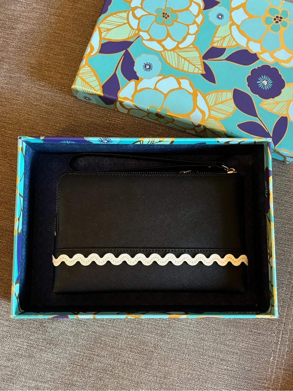 kate spade Black Leather Zip Small Purse Cream Scallop Trim